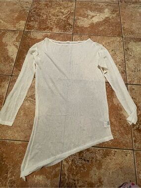 SHEIN white long sleeve top with asymmetrical hem, size L